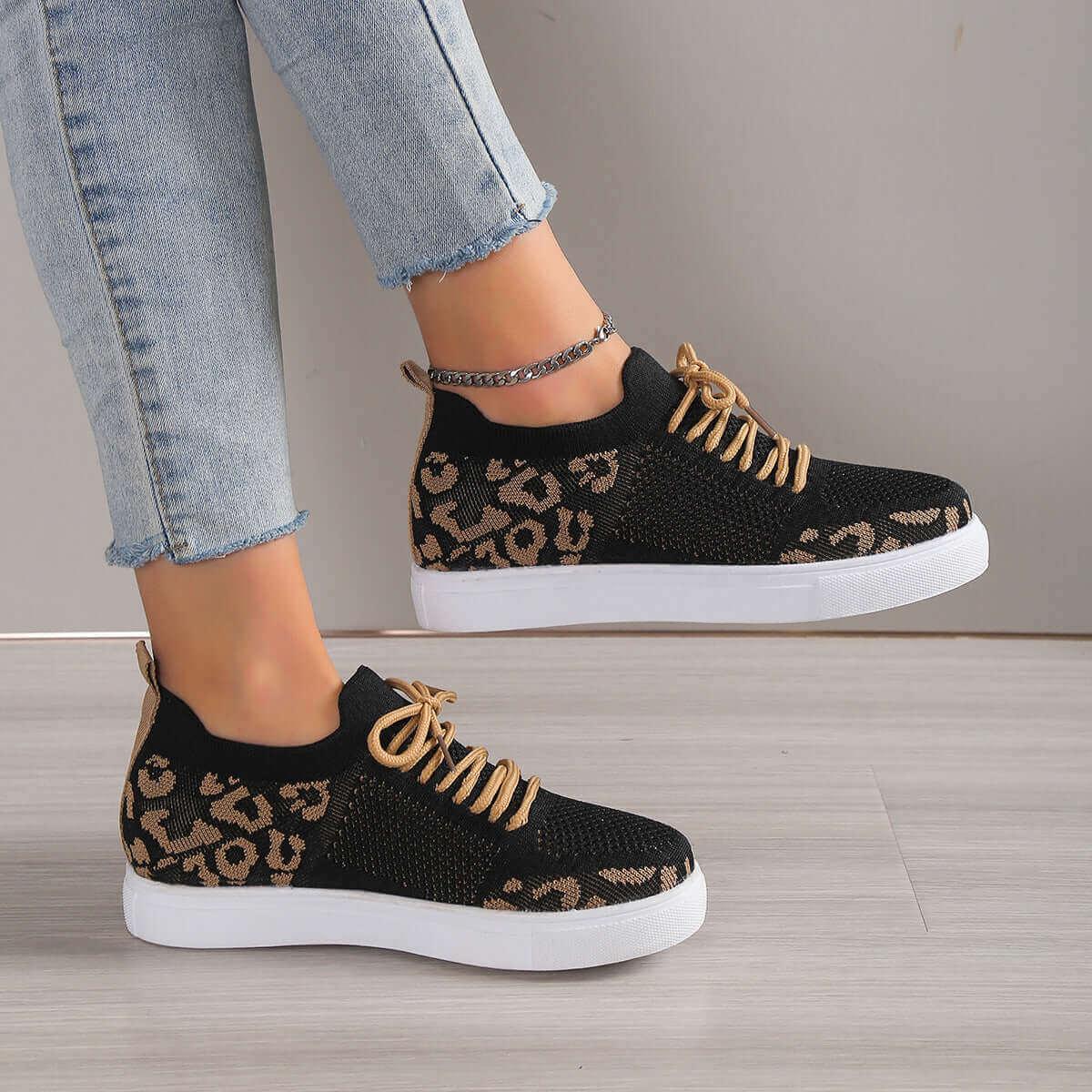 Comfortable Lace-Up Leopard Flat Sneakers Design - SAMFILS