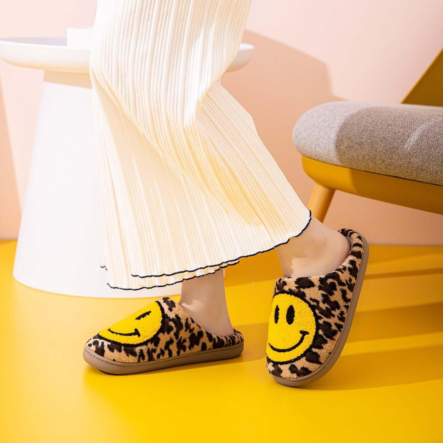 Melody Smiley Face Leopard Slippers - SAMFILS