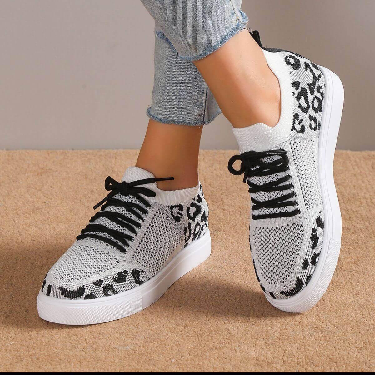 Comfortable Lace-Up Leopard Flat Sneakers Design - SAMFILS