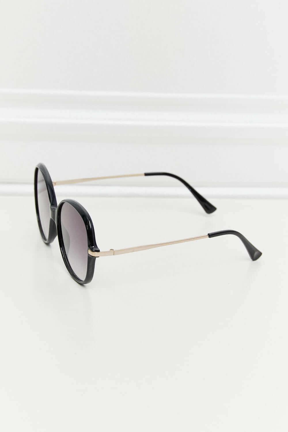 Metal-Plastic Hybrid Full Rim Sunglasses - Samslivos