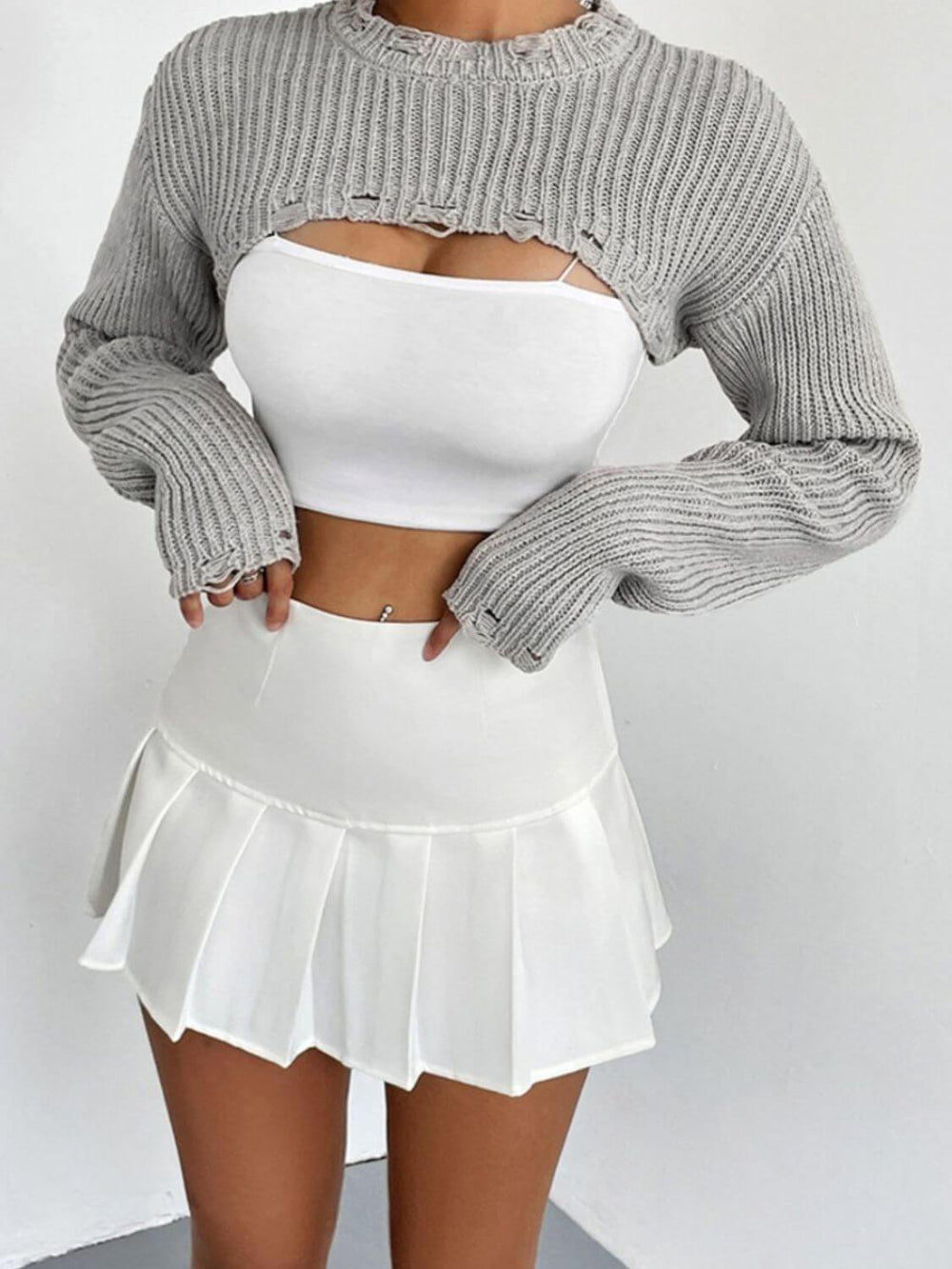 Distressed Long Sleeve Cropped Sweater - Samslivos