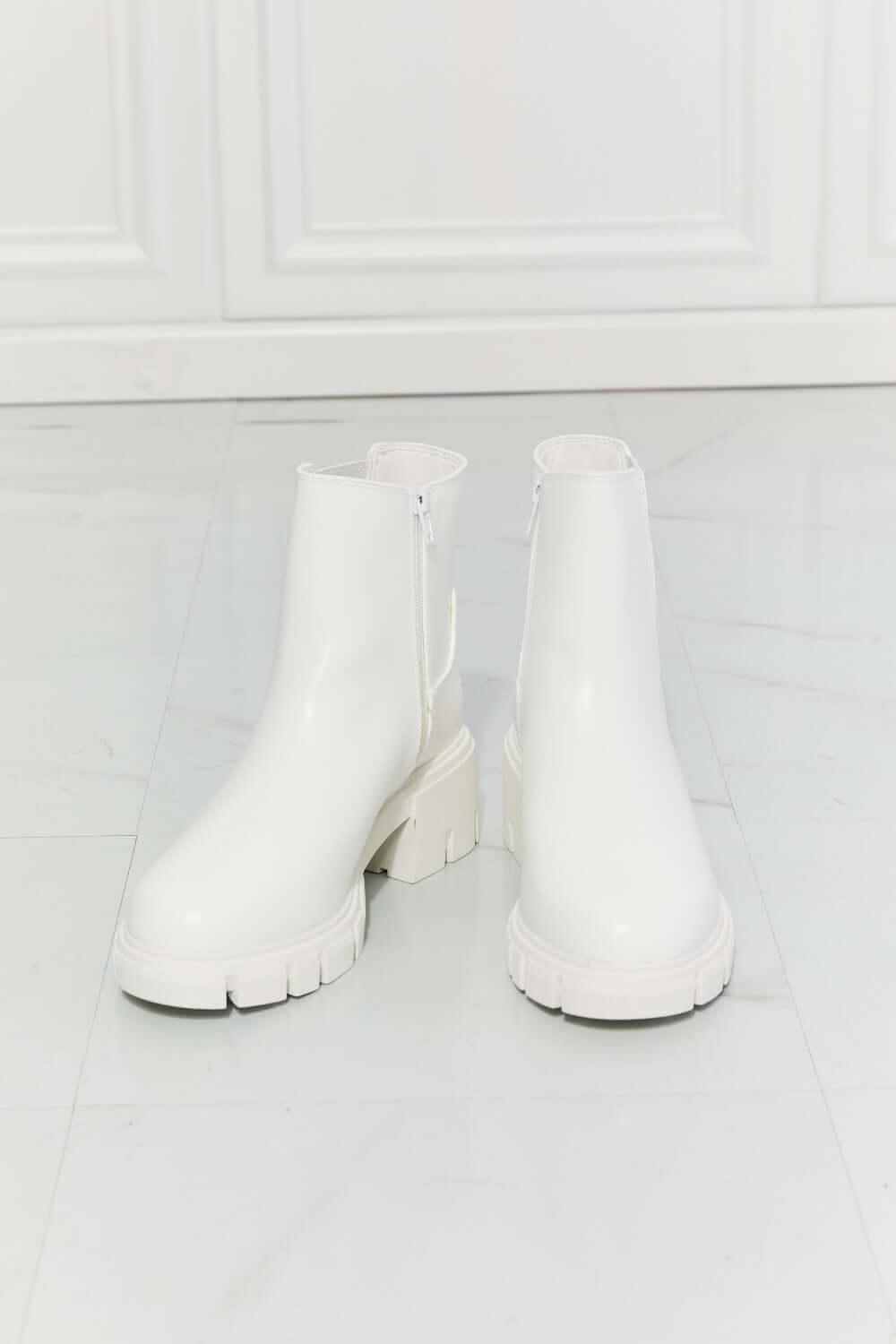 Women Shoes Lug Sole Chelsea Boots in White - SAMFILS