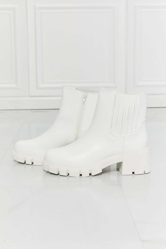 Women Shoes Lug Sole Chelsea Boots in White - SAMFILS