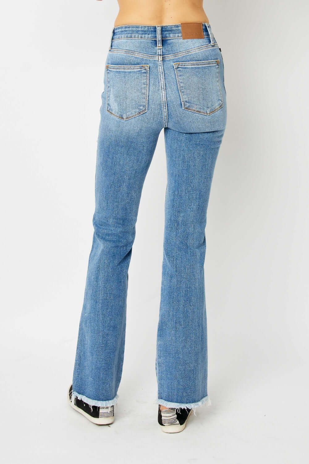 Judy Blue Full Size Distressed Raw Hem Bootcut Jeans - Samslivos