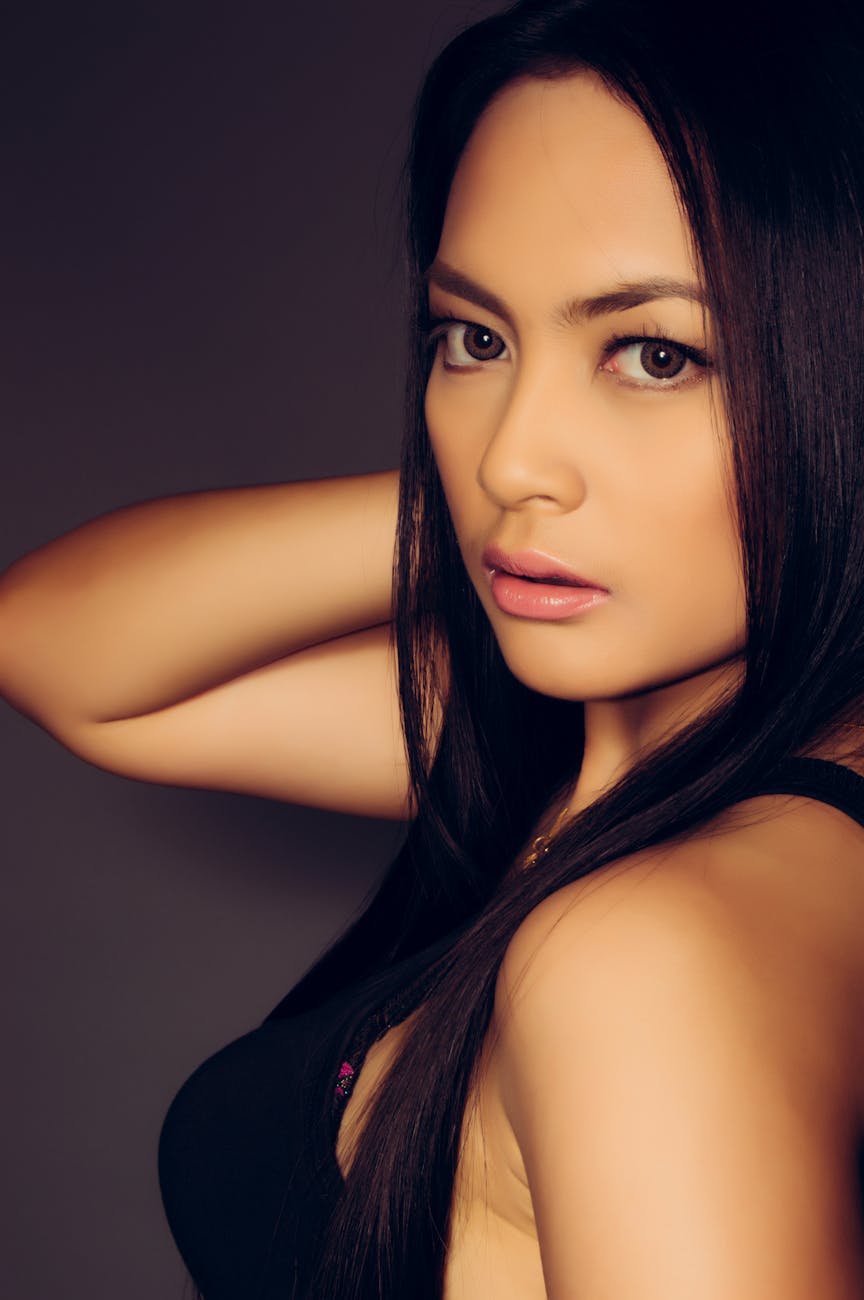 woman wearing black sleeveless top